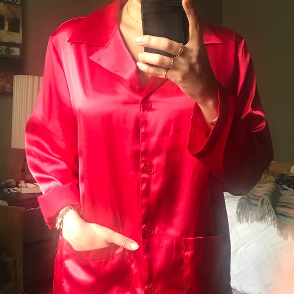 NEW RED VICTORIA’S SECRET PAJAMA TOP SIZE M - Picture 3 of 4